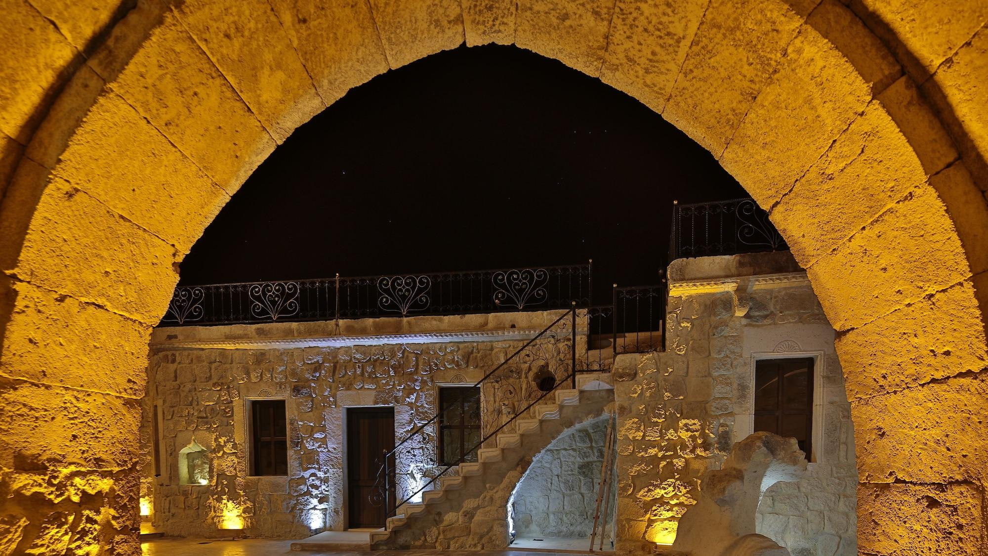 Golden Cave Suites Юргюп Екстериор снимка