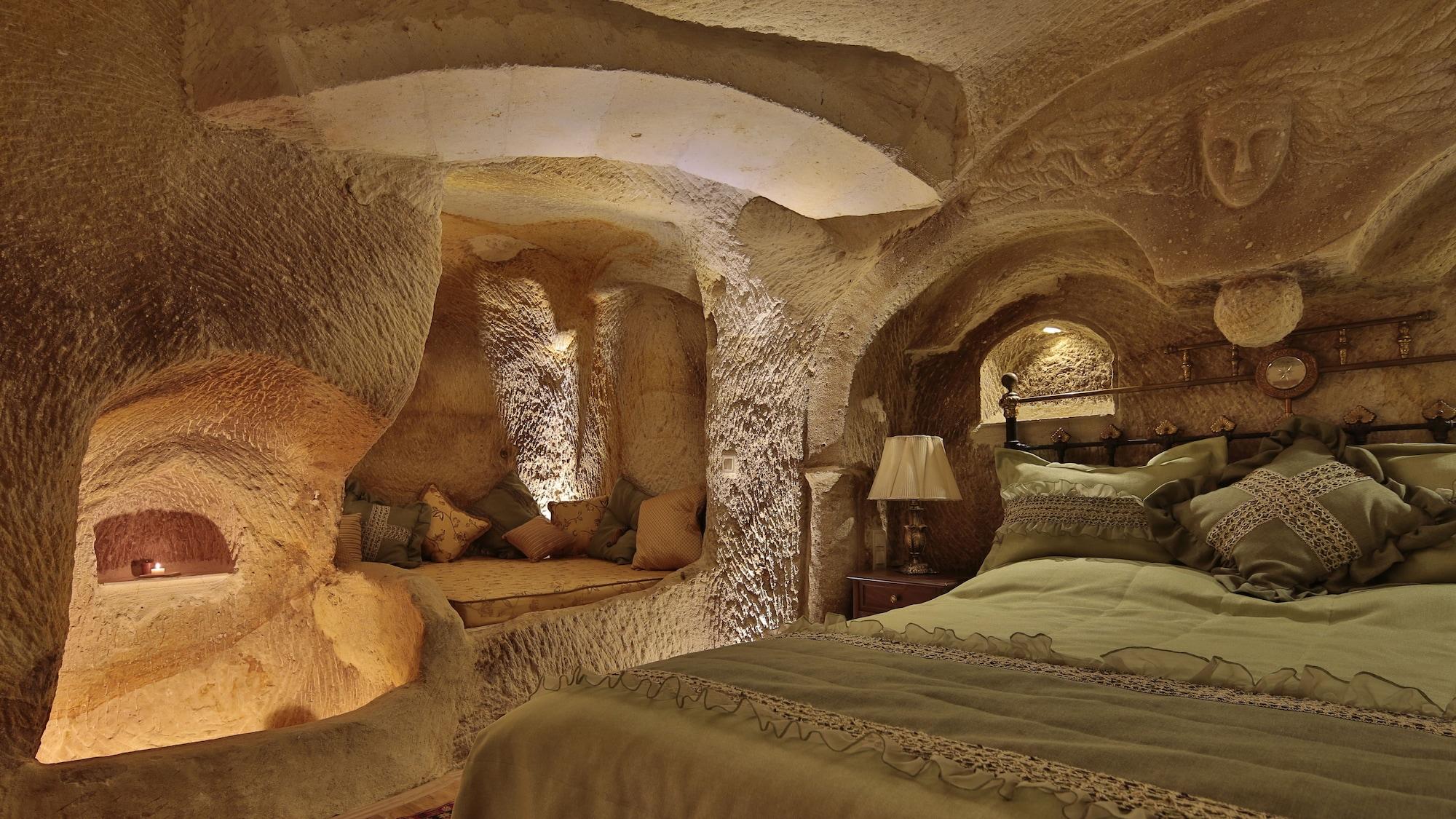 Golden Cave Suites Юргюп Екстериор снимка