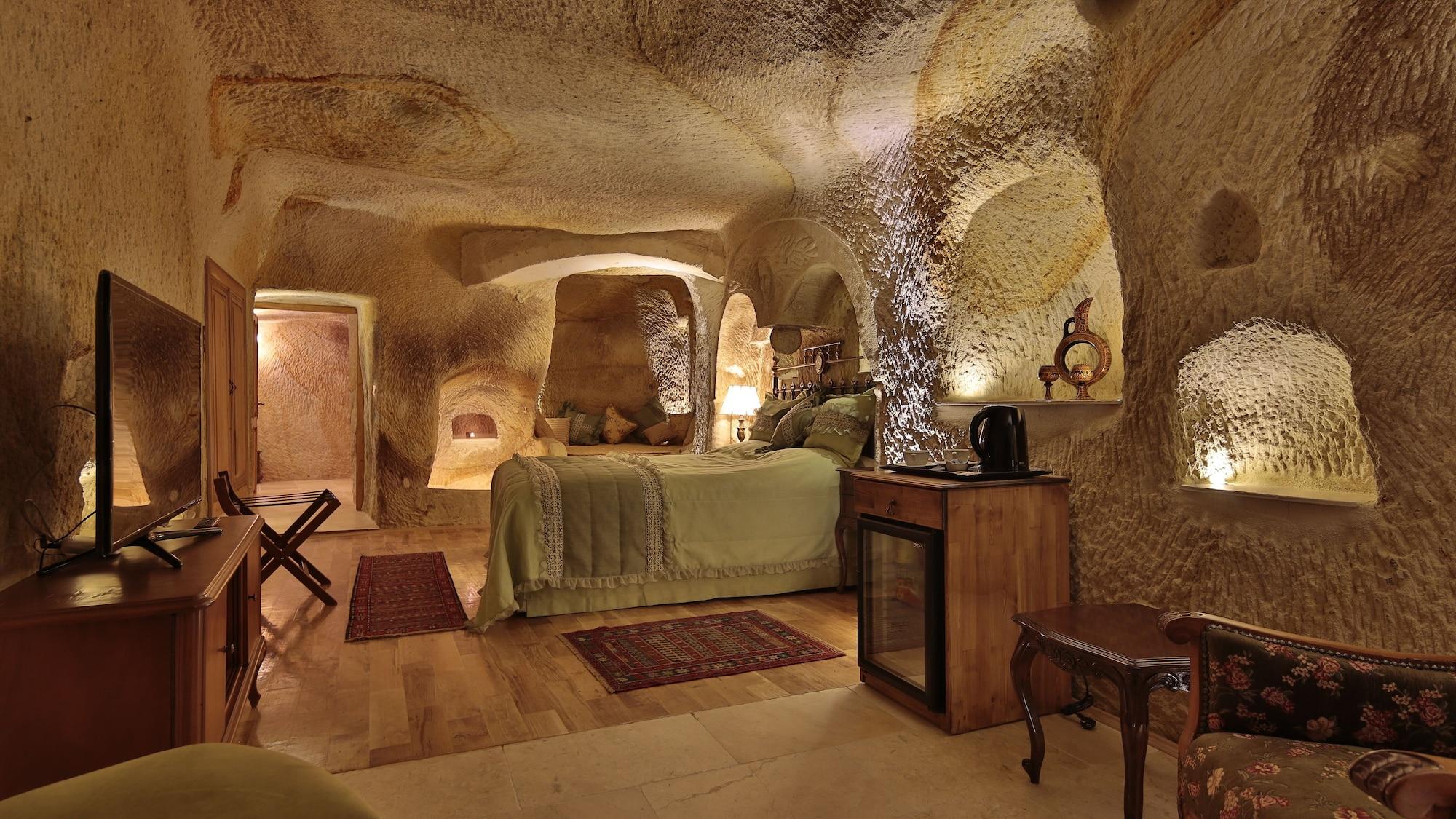 Golden Cave Suites Юргюп Екстериор снимка