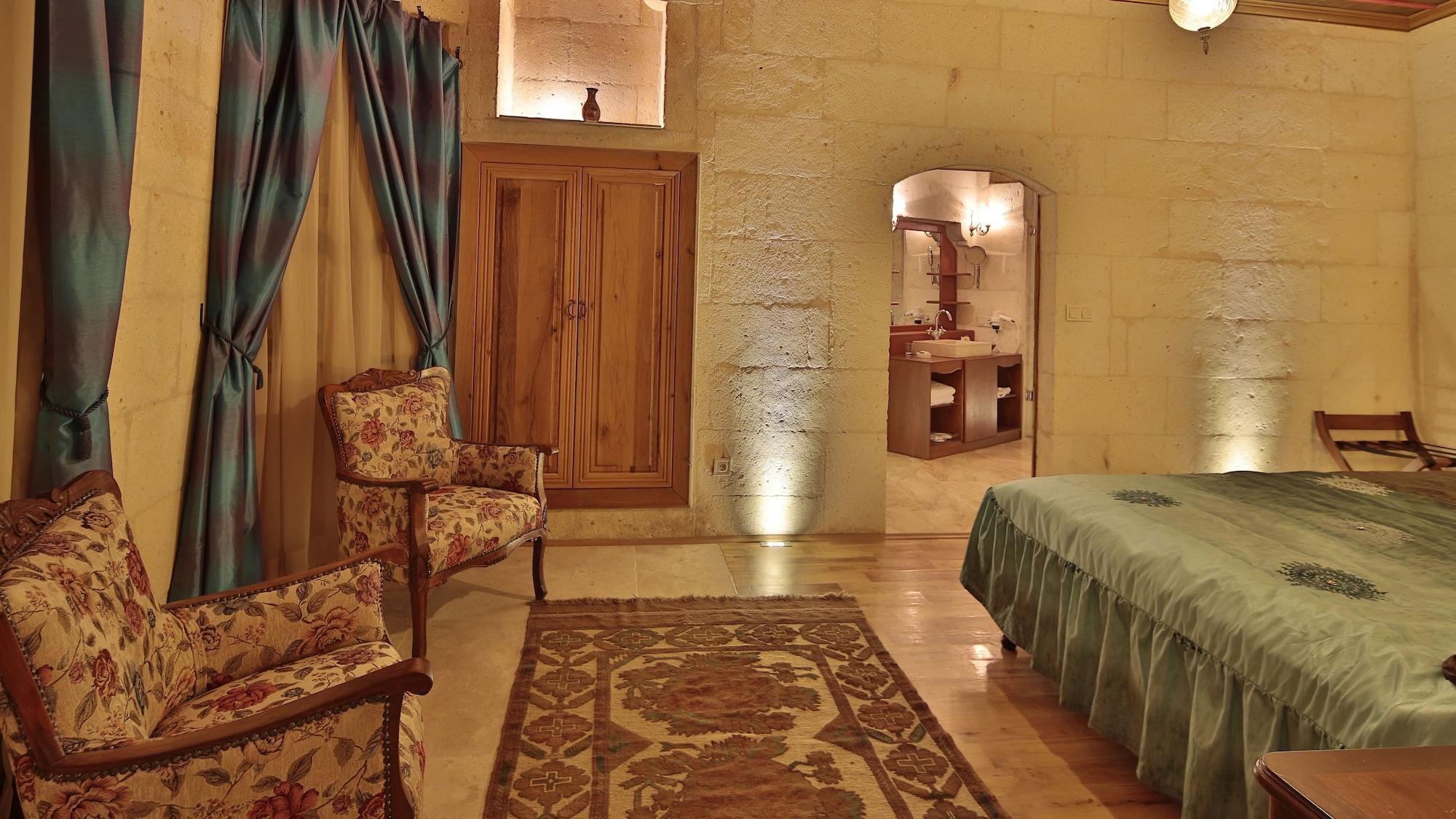 Golden Cave Suites Юргюп Екстериор снимка