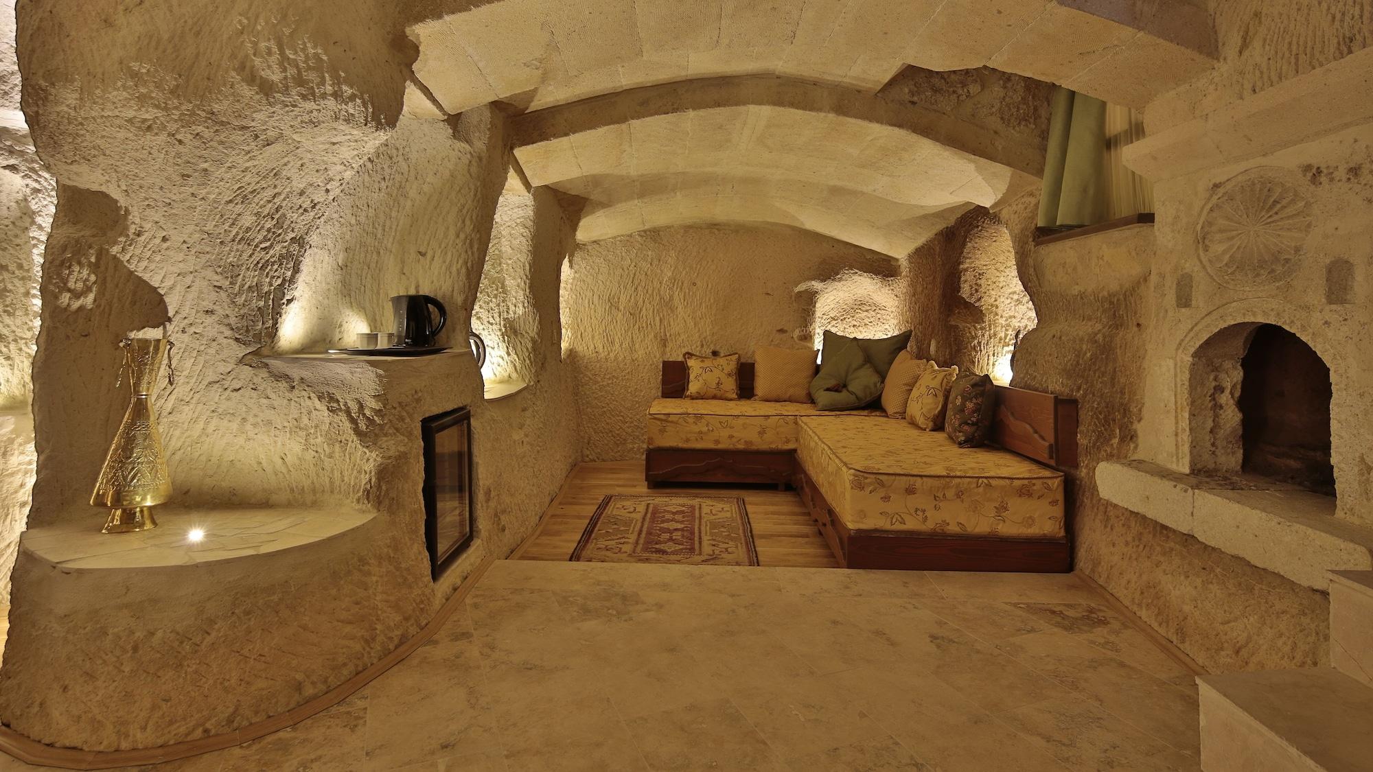 Golden Cave Suites Юргюп Екстериор снимка