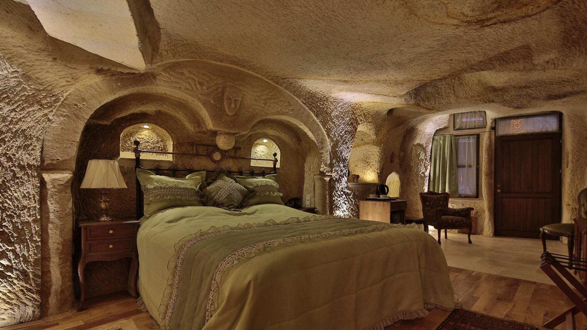 Golden Cave Suites Юргюп Екстериор снимка