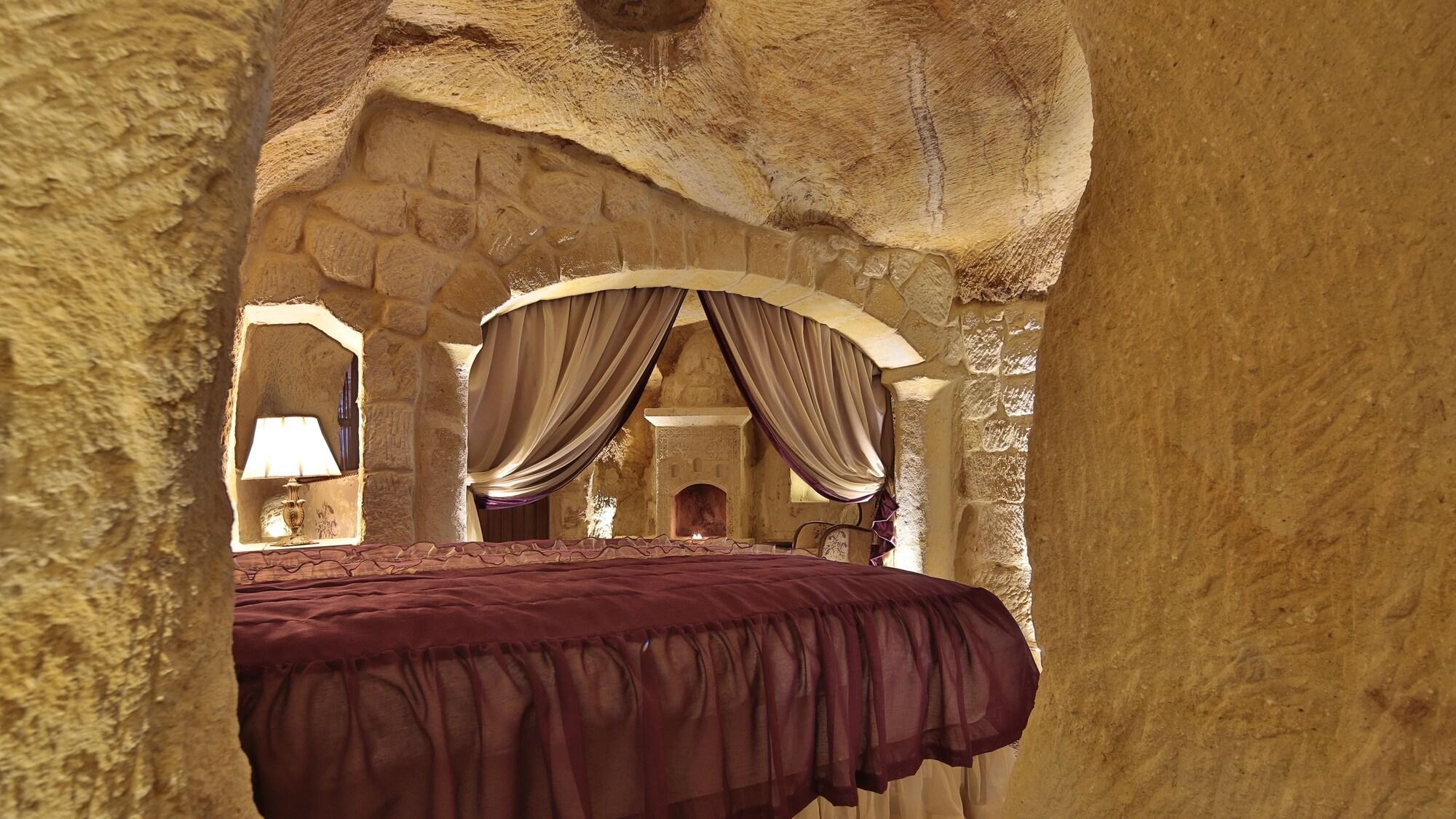 Golden Cave Suites Юргюп Екстериор снимка