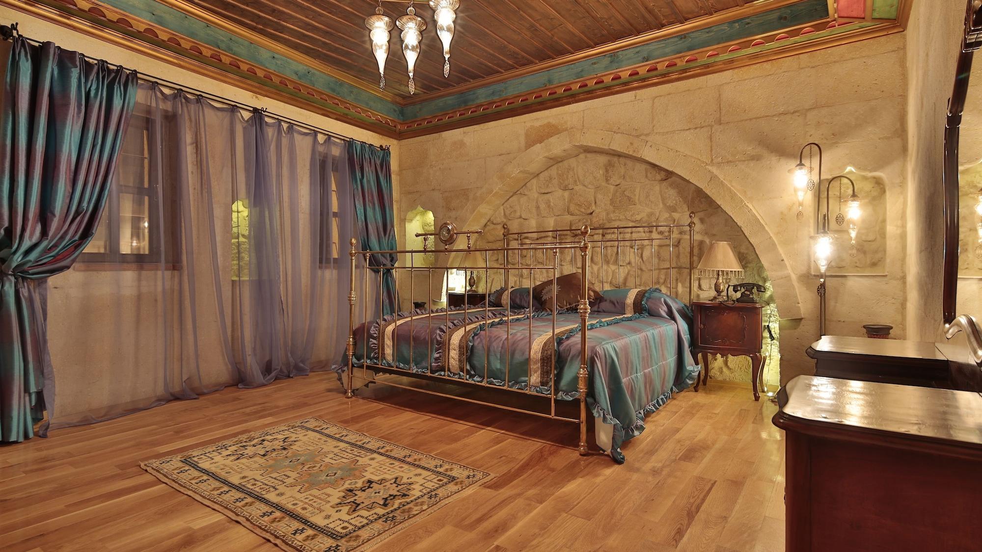 Golden Cave Suites Юргюп Екстериор снимка
