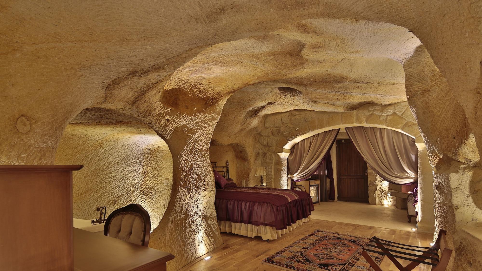 Golden Cave Suites Юргюп Екстериор снимка