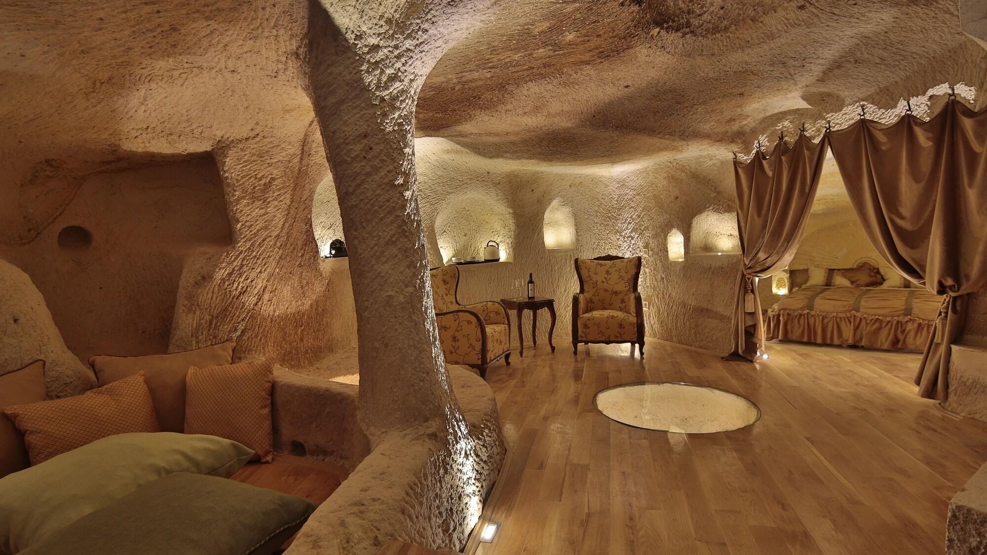 Golden Cave Suites Юргюп Екстериор снимка