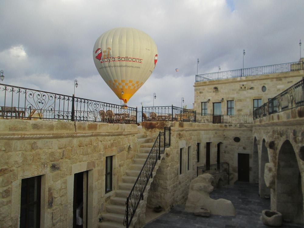 Golden Cave Suites Юргюп Екстериор снимка
