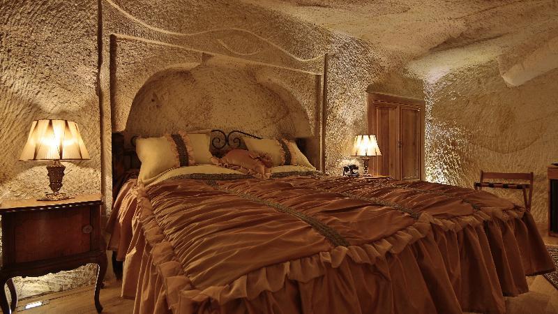 Golden Cave Suites Юргюп Екстериор снимка